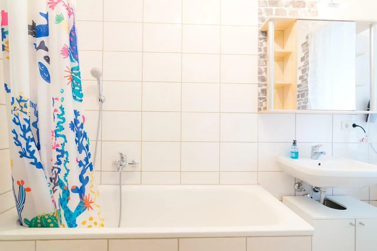 Private Apartments With Direct Subway Entrance Fürth 0*,